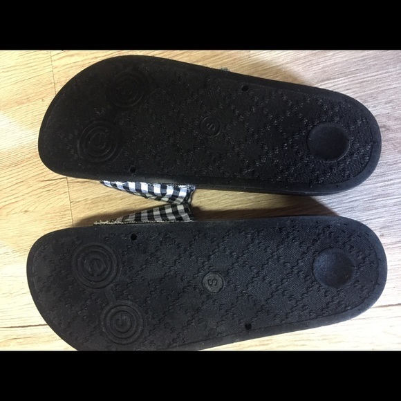 Small Gingham Slides - Picture 5 of 6